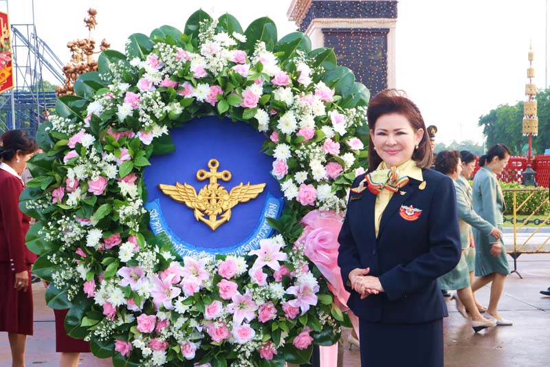 024 นายกสมาคมภริยาฯ นำคณะกรรมการ วางพวงมาลาถวายราชสักการะพระบรมราชานุสรณ์ พระบาทสมเด็จพระจุลจอมเกล้าเจ้าอยู่หัว เนื่องในวันปิยมหาราช