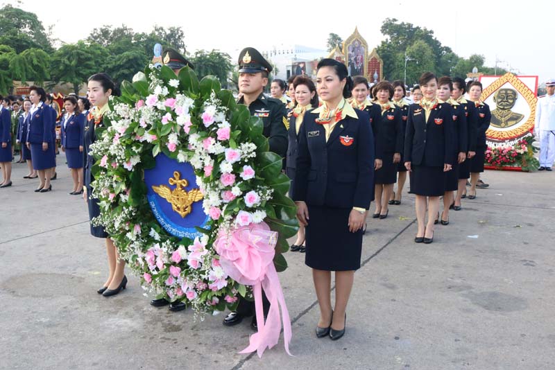 024 นายกสมาคมภริยาฯ นำคณะกรรมการ วางพวงมาลาถวายราชสักการะพระบรมราชานุสรณ์ พระบาทสมเด็จพระจุลจอมเกล้าเจ้าอยู่หัว เนื่องในวันปิยมหาราช
