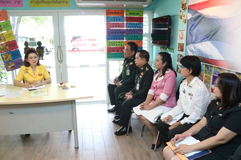 025 นายกสมาคมภริยาฯ นำคณะกรรมการสมาคมฯ ตรวจเยี่ยมศูนย์พัฒนาความรู้ (ประชาชื่น) “โครงการส่งเสริมความรู้สู่อนาคต”