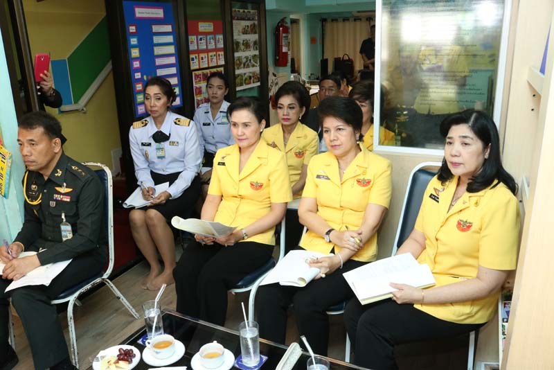 025 นายกสมาคมภริยาฯ นำคณะกรรมการสมาคมฯ ตรวจเยี่ยมศูนย์พัฒนาความรู้ (ประชาชื่น) “โครงการส่งเสริมความรู้สู่อนาคต”