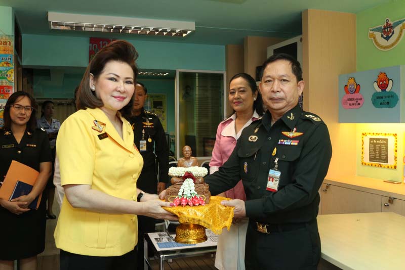 025 นายกสมาคมภริยาฯ นำคณะกรรมการสมาคมฯ ตรวจเยี่ยมศูนย์พัฒนาความรู้ (ประชาชื่น) “โครงการส่งเสริมความรู้สู่อนาคต”