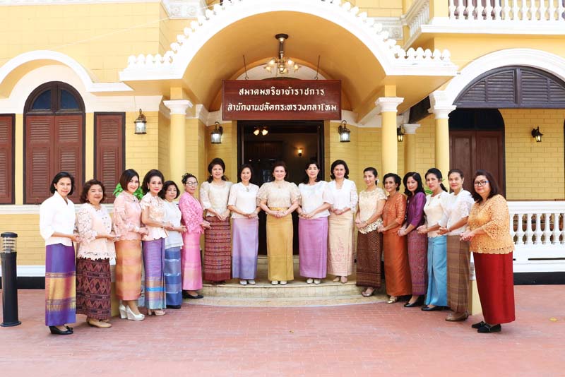 029 นายกสมาคมภริยาฯ นำคณะกรรมการสมาคมฯ ถวายสักการะสิ่งศักดิ์สิทธิ์ เนื่องในวันสถาปนาสมาคมฯ