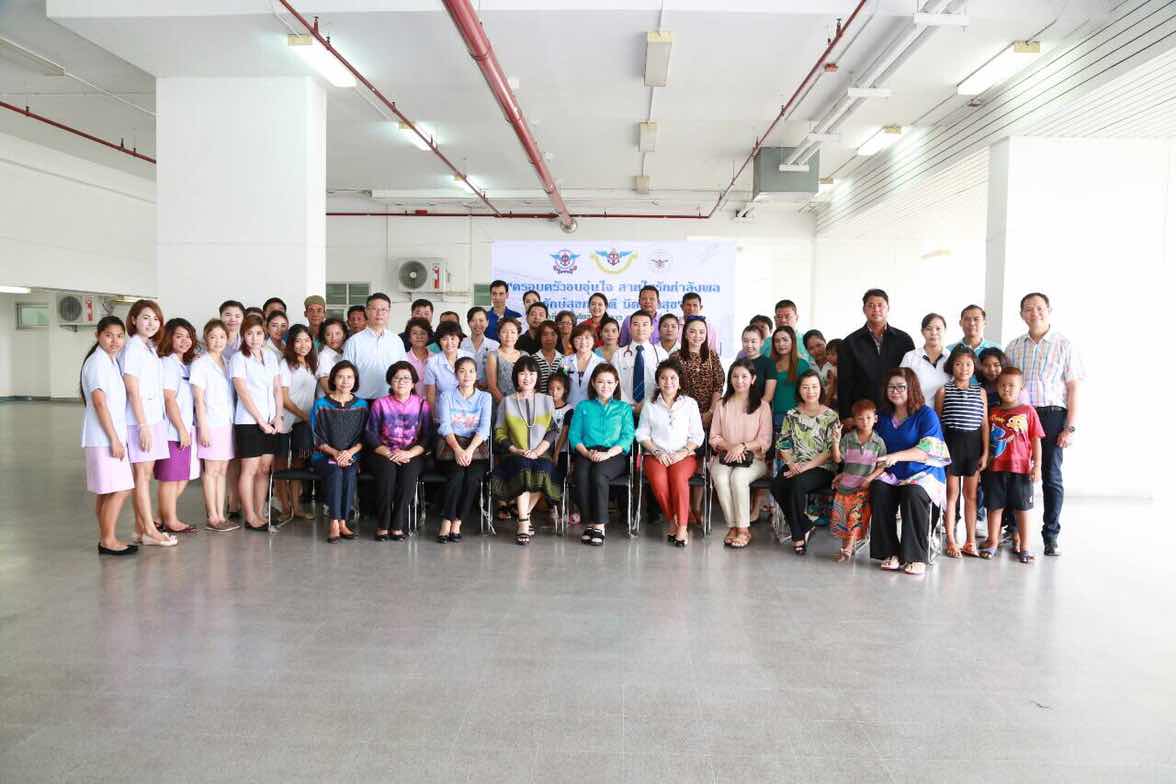096 ปลัดกระทรวงกลาโหมและนายกสมาคมภริยาฯร่วมเปิดกิจกรรมโครงการตรวจสุขภาพประจำปี
