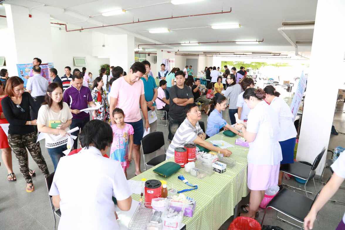 096 ปลัดกระทรวงกลาโหมและนายกสมาคมภริยาฯร่วมเปิดกิจกรรมโครงการตรวจสุขภาพประจำปี