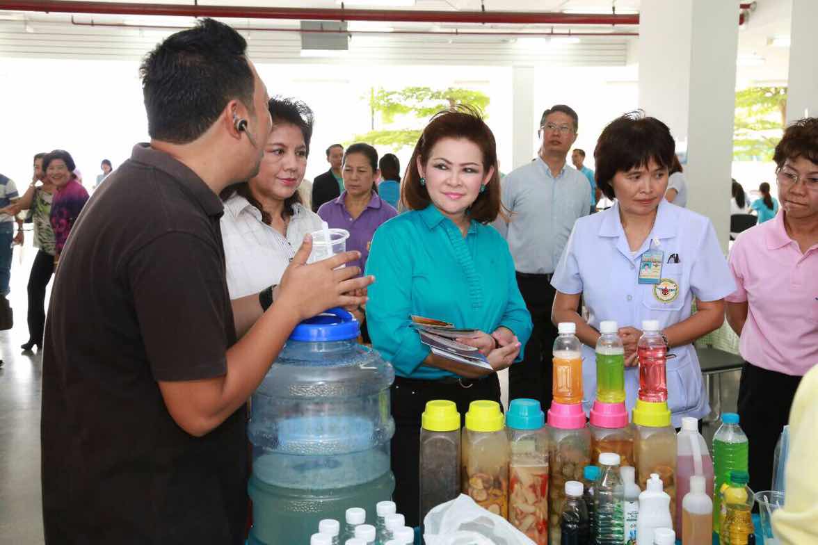 096 ปลัดกระทรวงกลาโหมและนายกสมาคมภริยาฯร่วมเปิดกิจกรรมโครงการตรวจสุขภาพประจำปี