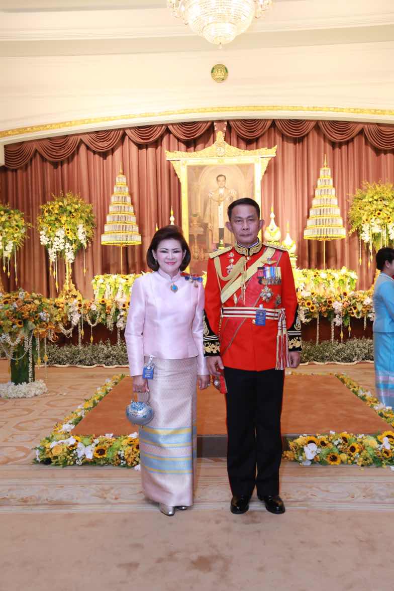 102 ปลัดกระทรวงกลาโหมและนายกสมาคมภริยาฯ ร่วมงานสโมสรสันนิบาตเฉลิมพระเกียรติ