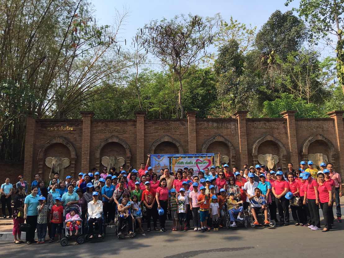 104 นายกสมาคมภริยาฯ นำคณะกรรมการสมาคมฯและผู้ร่วมโครงการสานรักสานฝันรางวัลแด่น้อง เข้าเยี่ยมชมสวนสัตว์เชียงใหม่และ ซูอควาเรียม