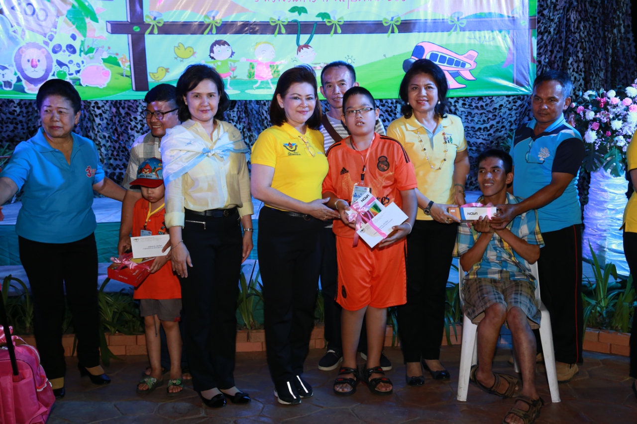 106 นายกสมาคมภริยาฯ จัดงานเลี้ยงสังสรรค์ต้อนรับผู้ร่วมโครงการ"สานรักสานฝัน รางวัลแด่น้อง" ที่ไนท์ซาฟารี