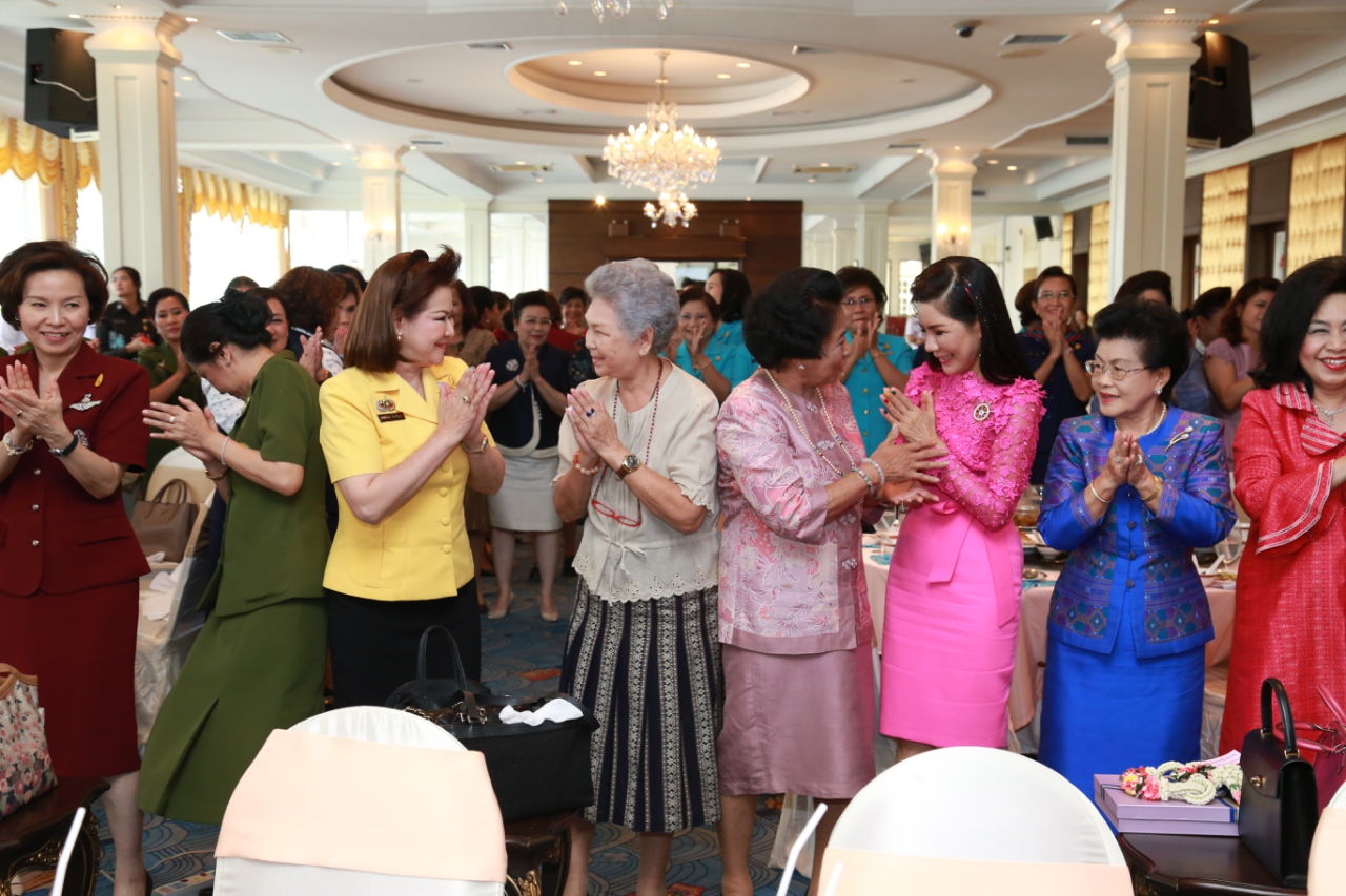 110 นายกสมาคมภริยาฯ พร้อมด้วยคณะกรรมการสมาคมฯ ร่วมงานวันสถาปนาสมาคมภริยาทหารเรือ ครบ ๔๑ ปี