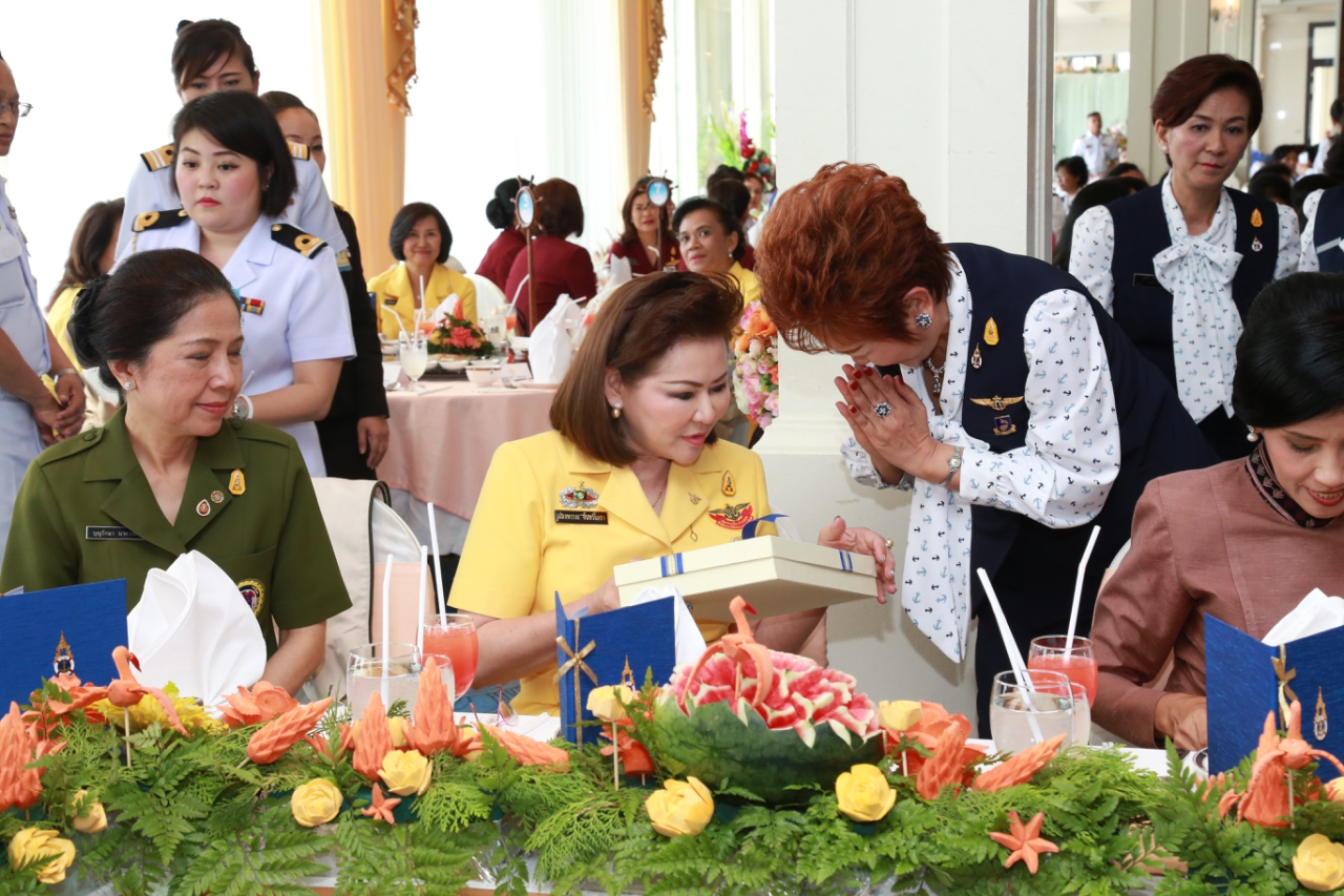 110 นายกสมาคมภริยาฯ พร้อมด้วยคณะกรรมการสมาคมฯ ร่วมงานวันสถาปนาสมาคมภริยาทหารเรือ ครบ ๔๑ ปี