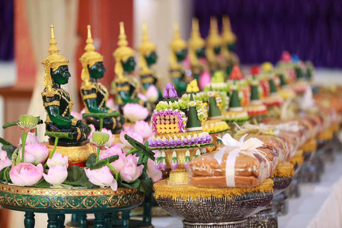 111 นายกสมาคมภริยาฯ เป็นประธานในพิธีถวายมหาสังฆทานและพิธีห่มผ้าหลวงพ่อสมปรารถนา ณ วัดพิชยญาติการามวรวิหาร