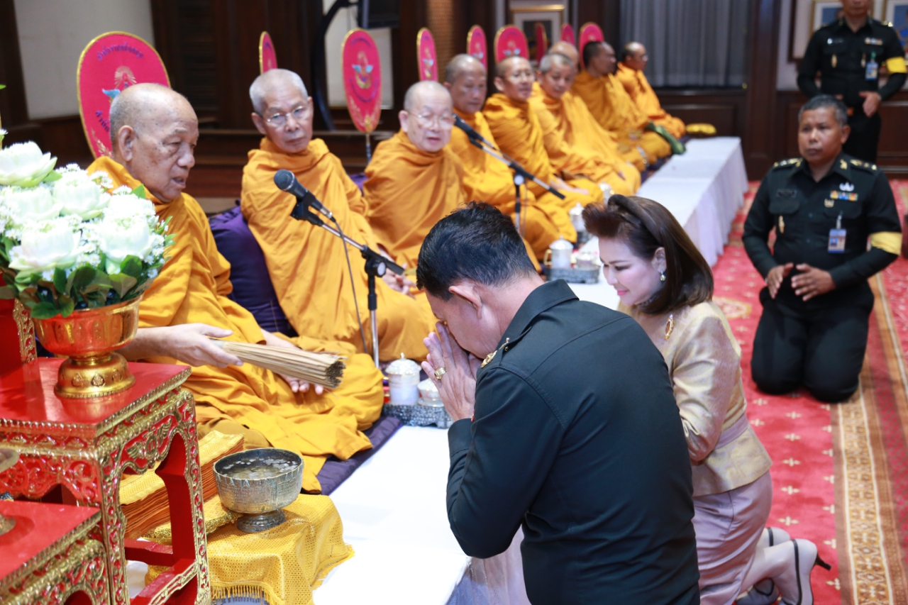 114 ปลัดกระทรวงกลาโหม และ นายกสมาคมภริยาฯ เป็นประธานในพิธีเนื่องในวันคล้ายวันสถาปนา