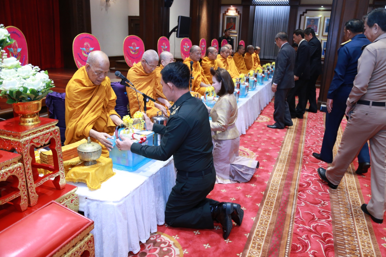 114 ปลัดกระทรวงกลาโหม และ นายกสมาคมภริยาฯ เป็นประธานในพิธีเนื่องในวันคล้ายวันสถาปนา