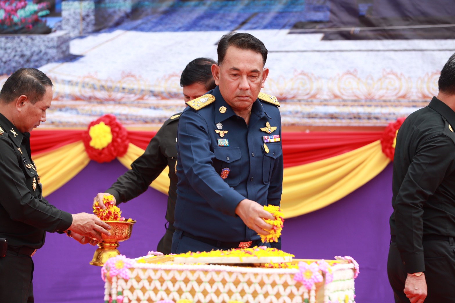 116 พล.อ.ประวิตร วงษ์สุวรรณ รองนายกรัฐมนตรีและรัฐมนตรีว่าการกระทรวงกลาโหม ได้ให้เกียรติมาเป็นประธาน ในพิธิวางศิลาฤกษ์และเททอง การก่อสร้างพระบรมราชานุสาวรีย์รัชกาลที่๕