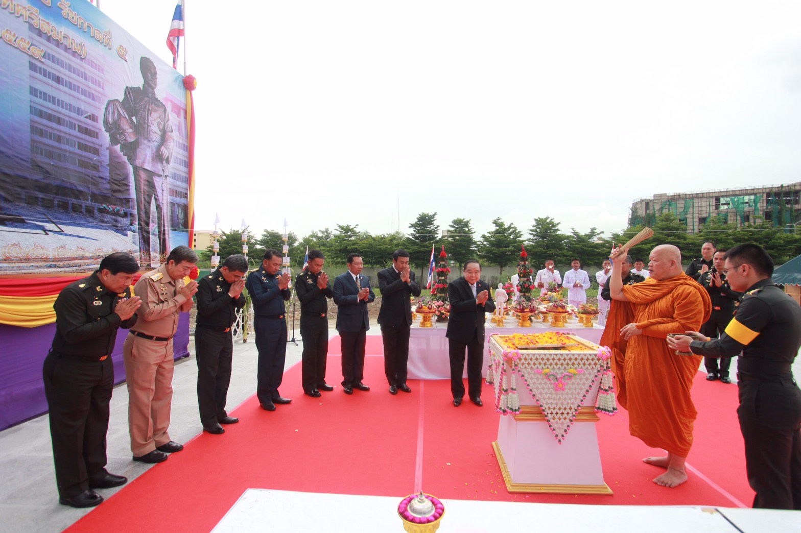 116 พล.อ.ประวิตร วงษ์สุวรรณ รองนายกรัฐมนตรีและรัฐมนตรีว่าการกระทรวงกลาโหม ได้ให้เกียรติมาเป็นประธาน ในพิธิวางศิลาฤกษ์และเททอง การก่อสร้างพระบรมราชานุสาวรีย์รัชกาลที่๕