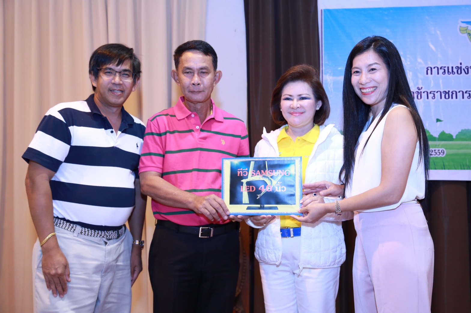 117 พล.อ.ปรีชา จันทร์โอชา ปลัดกระทรวงกลาโหม.ได้ให้เกียรติมาเป็นประธานพิธีเปิดการแข่งขันกีฬา กอล์ฟสมาคมภริยาฯ. ณ.สนามกอล์ฟ บางไทร คันทรีคลับ