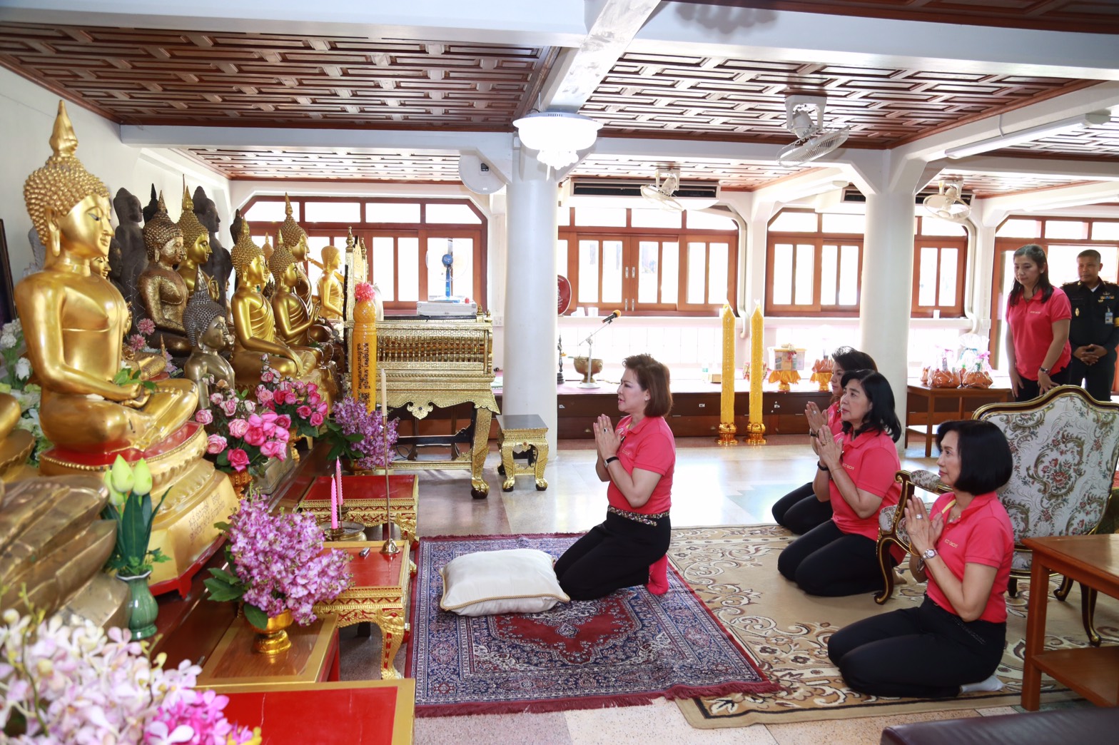 118 นายกสมาคมภริยาฯ พร้อมอุปนายกสมาคมภริยาฯและคณะกรรมการสมาคมภริยาฯ ร่วมทำบุญถวายเทียนเข้าพรรษา,ผ้าอาบน้ำฝน พร้อมเครื่องไทยทาน ณ. วัดใหญ่ชัยมงคล จังหวัดพระนครศรีอยุธยา วัดใหญ่ชัยมงคล
