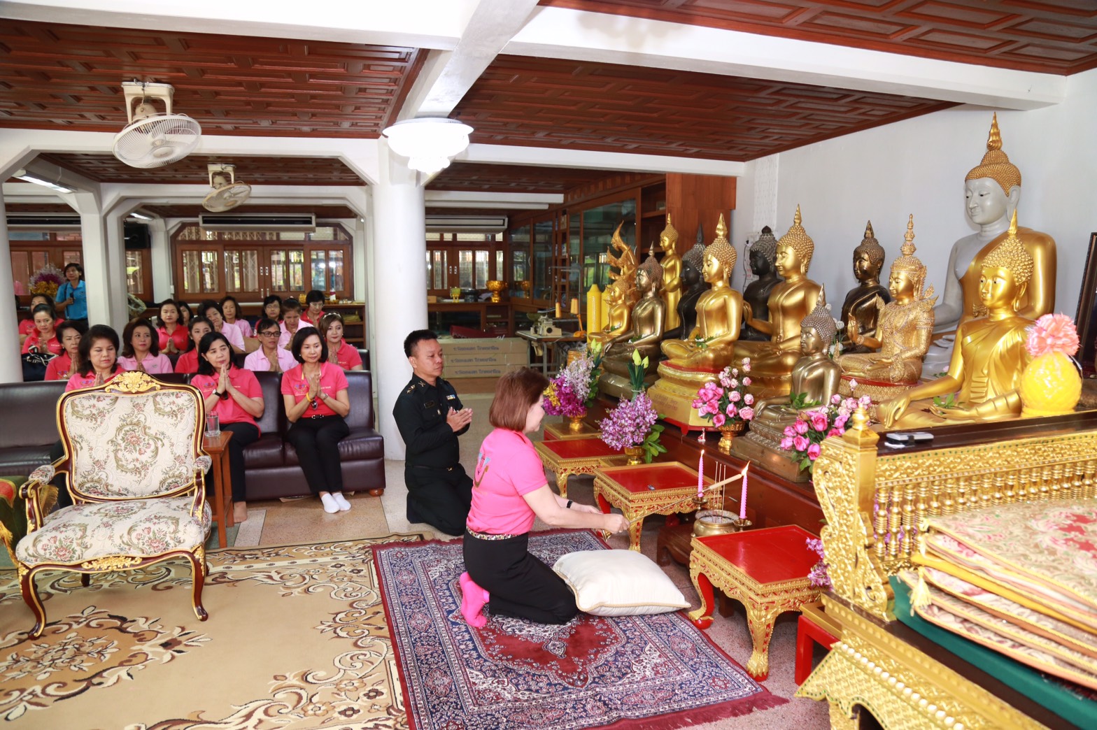 118 นายกสมาคมภริยาฯ พร้อมอุปนายกสมาคมภริยาฯและคณะกรรมการสมาคมภริยาฯ ร่วมทำบุญถวายเทียนเข้าพรรษา,ผ้าอาบน้ำฝน พร้อมเครื่องไทยทาน ณ. วัดใหญ่ชัยมงคล จังหวัดพระนครศรีอยุธยา วัดใหญ่ชัยมงคล