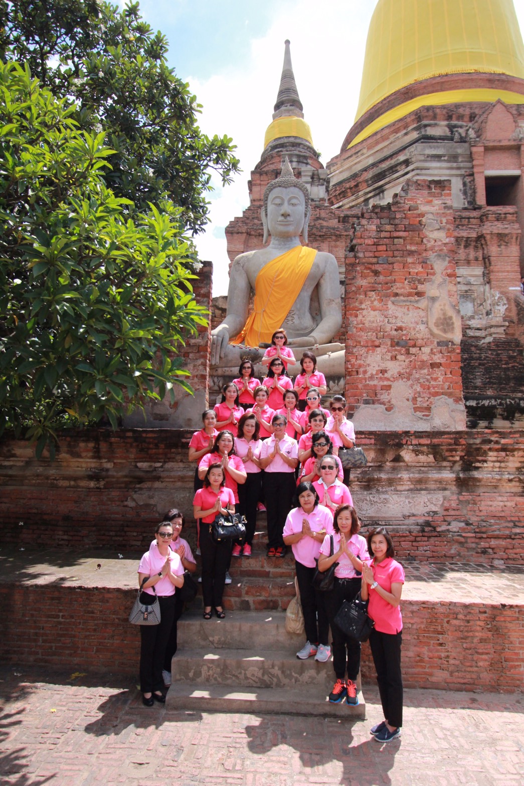118 นายกสมาคมภริยาฯ พร้อมอุปนายกสมาคมภริยาฯและคณะกรรมการสมาคมภริยาฯ ร่วมทำบุญถวายเทียนเข้าพรรษา,ผ้าอาบน้ำฝน พร้อมเครื่องไทยทาน ณ. วัดใหญ่ชัยมงคล จังหวัดพระนครศรีอยุธยา วัดใหญ่ชัยมงคล