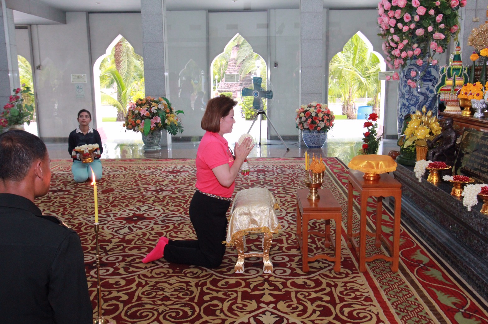118 นายกสมาคมภริยาฯ พร้อมอุปนายกสมาคมภริยาฯและคณะกรรมการสมาคมภริยาฯ ร่วมทำบุญถวายเทียนเข้าพรรษา,ผ้าอาบน้ำฝน พร้อมเครื่องไทยทาน ณ. วัดใหญ่ชัยมงคล จังหวัดพระนครศรีอยุธยา วัดใหญ่ชัยมงคล