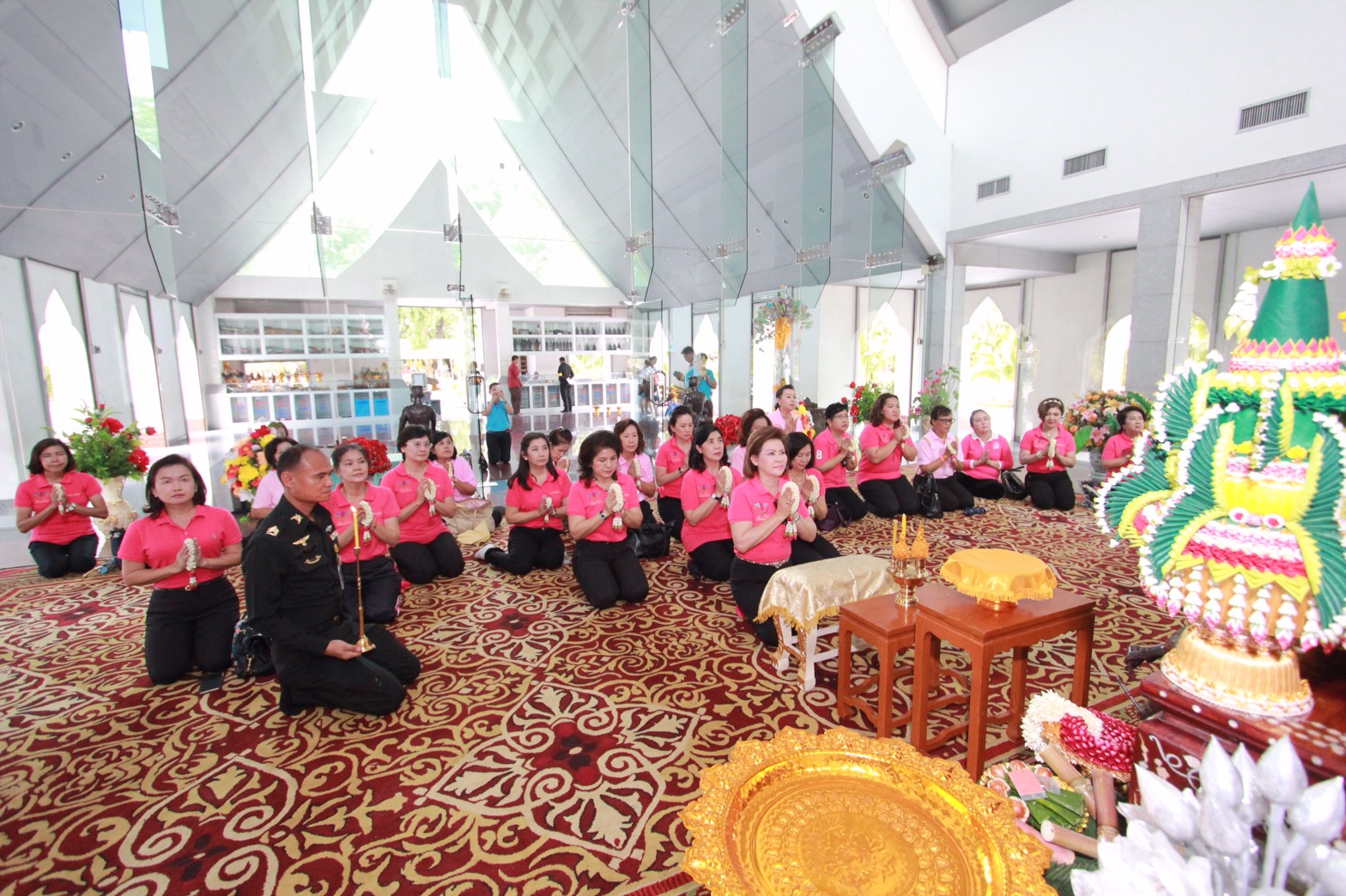 118 นายกสมาคมภริยาฯ พร้อมอุปนายกสมาคมภริยาฯและคณะกรรมการสมาคมภริยาฯ ร่วมทำบุญถวายเทียนเข้าพรรษา,ผ้าอาบน้ำฝน พร้อมเครื่องไทยทาน ณ. วัดใหญ่ชัยมงคล จังหวัดพระนครศรีอยุธยา วัดใหญ่ชัยมงคล