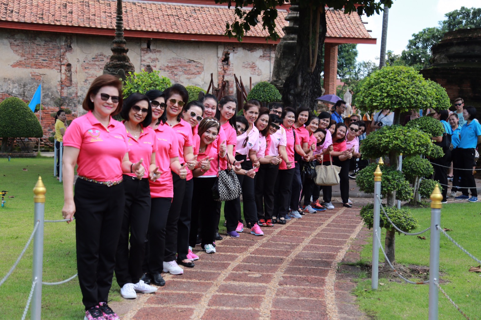 118 นายกสมาคมภริยาฯ พร้อมอุปนายกสมาคมภริยาฯและคณะกรรมการสมาคมภริยาฯ ร่วมทำบุญถวายเทียนเข้าพรรษา,ผ้าอาบน้ำฝน พร้อมเครื่องไทยทาน ณ. วัดใหญ่ชัยมงคล จังหวัดพระนครศรีอยุธยา วัดใหญ่ชัยมงคล