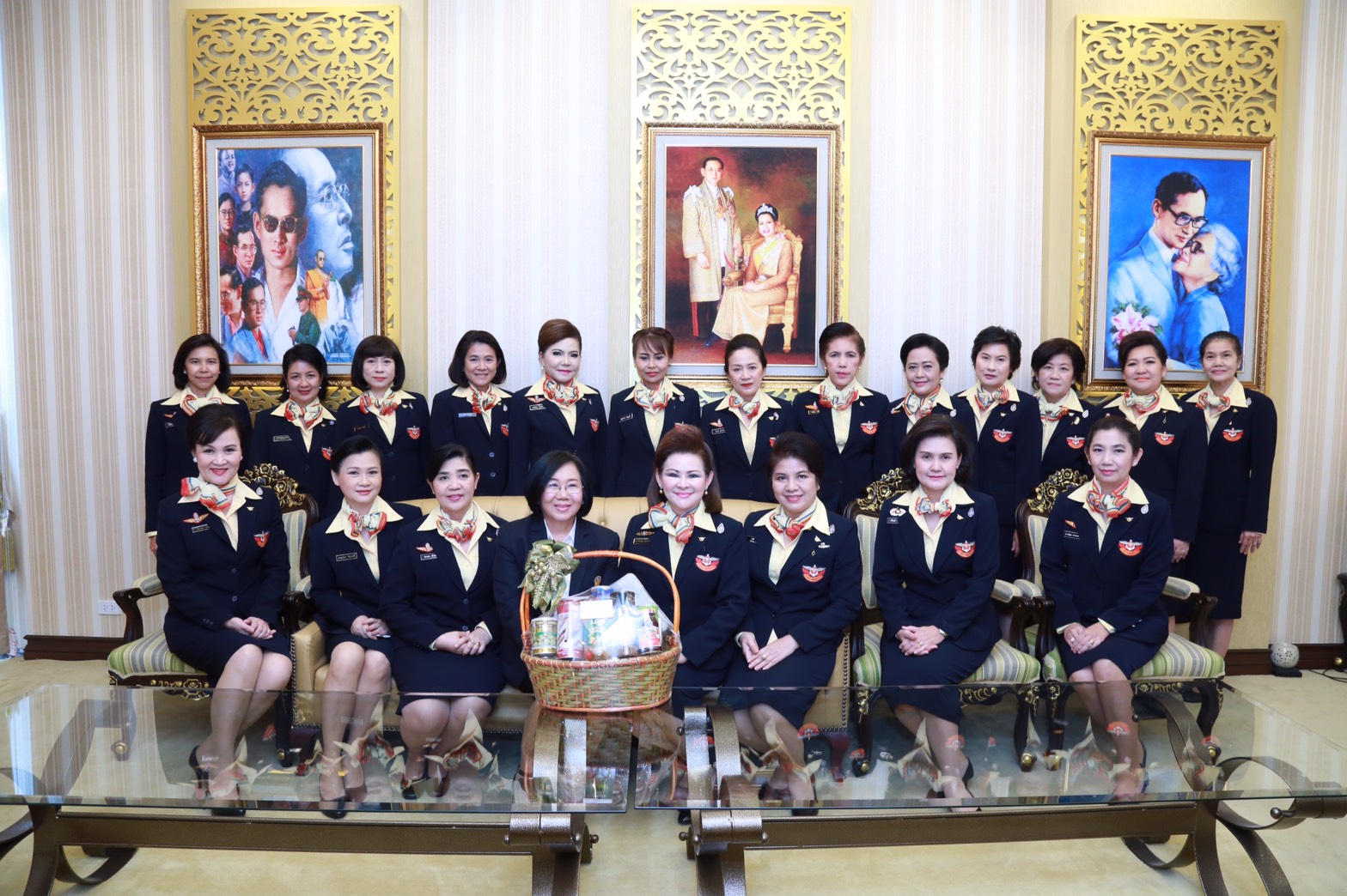 119 นายกสมาคมภริยาฯ นำผู้แทนคณะกรรมการสมาคมฯ ร่วมบันทึกแถบวิดิทัศน์อาศิรวาท เนื่องในวันเฉลิมพระชนมพรรษา สมเด็จพระนางเจ้าสิริกิติ์พระบรมราชินีนาถ ณ. สถานีวิทยุโทรทัศน์แห่งประเทศไทย