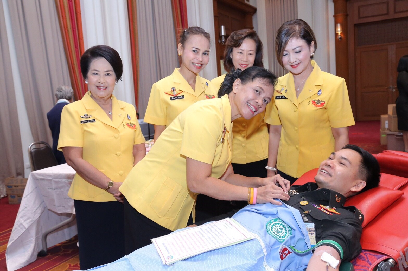 126 คณะกรรมการสมาคมภริยาฯ ร่วมกิจกรรมบริจาคโลหิต ถวายเป็นพระราชกุศลเนื่องในวโรกาสวันเฉลิมพระชนมพรรษาสมเด็จพระนางเจ้าฯ พระบรมราชินีนาถ