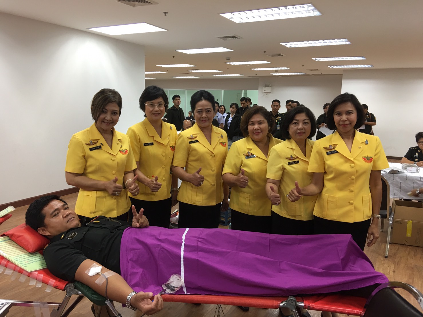126 คณะกรรมการสมาคมภริยาฯ ร่วมกิจกรรมบริจาคโลหิต ถวายเป็นพระราชกุศลเนื่องในวโรกาสวันเฉลิมพระชนมพรรษาสมเด็จพระนางเจ้าฯ พระบรมราชินีนาถ