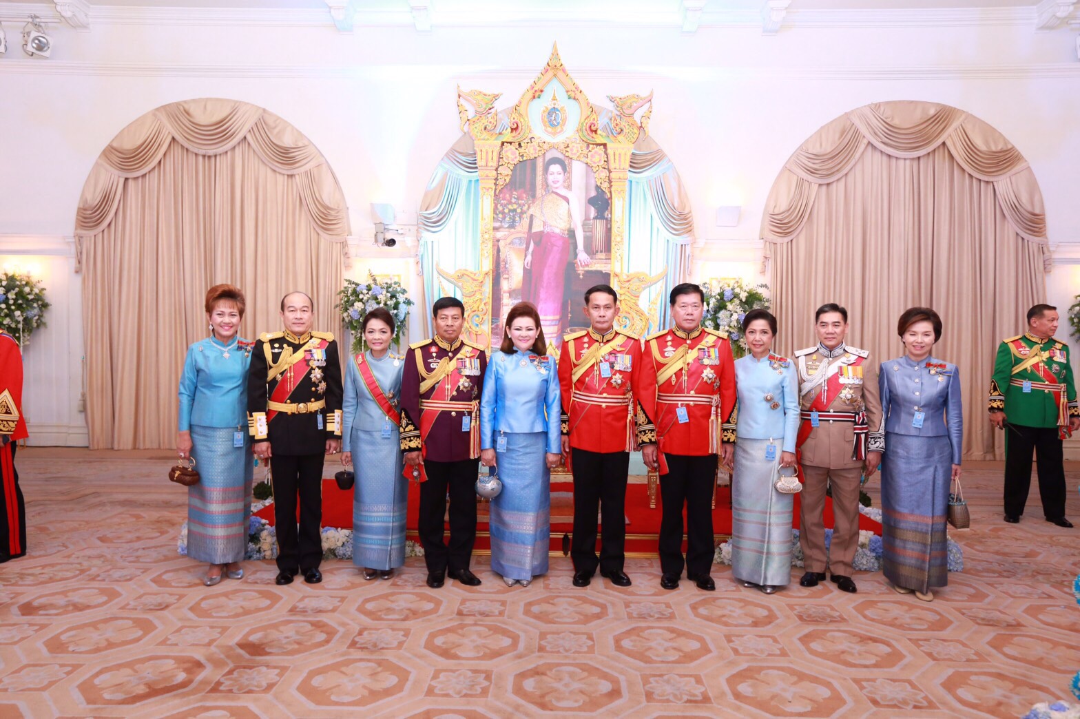 127 ปลัดกระทรวงกลาโหมและนายกสมาคมภริยาฯ ร่วมงานสโมสรสันนิบาต เนื่องในโอกาสพระราชพิธีมหามงคลเฉลิมพระชนมพรรษา ๗ รอบ