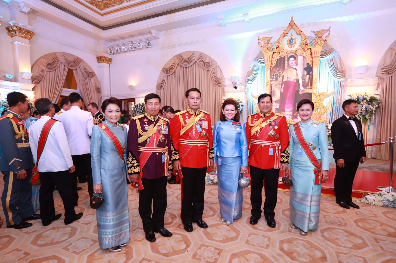 127 ปลัดกระทรวงกลาโหมและนายกสมาคมภริยาฯ ร่วมงานสโมสรสันนิบาต เนื่องในโอกาสพระราชพิธีมหามงคลเฉลิมพระชนมพรรษา ๗ รอบ