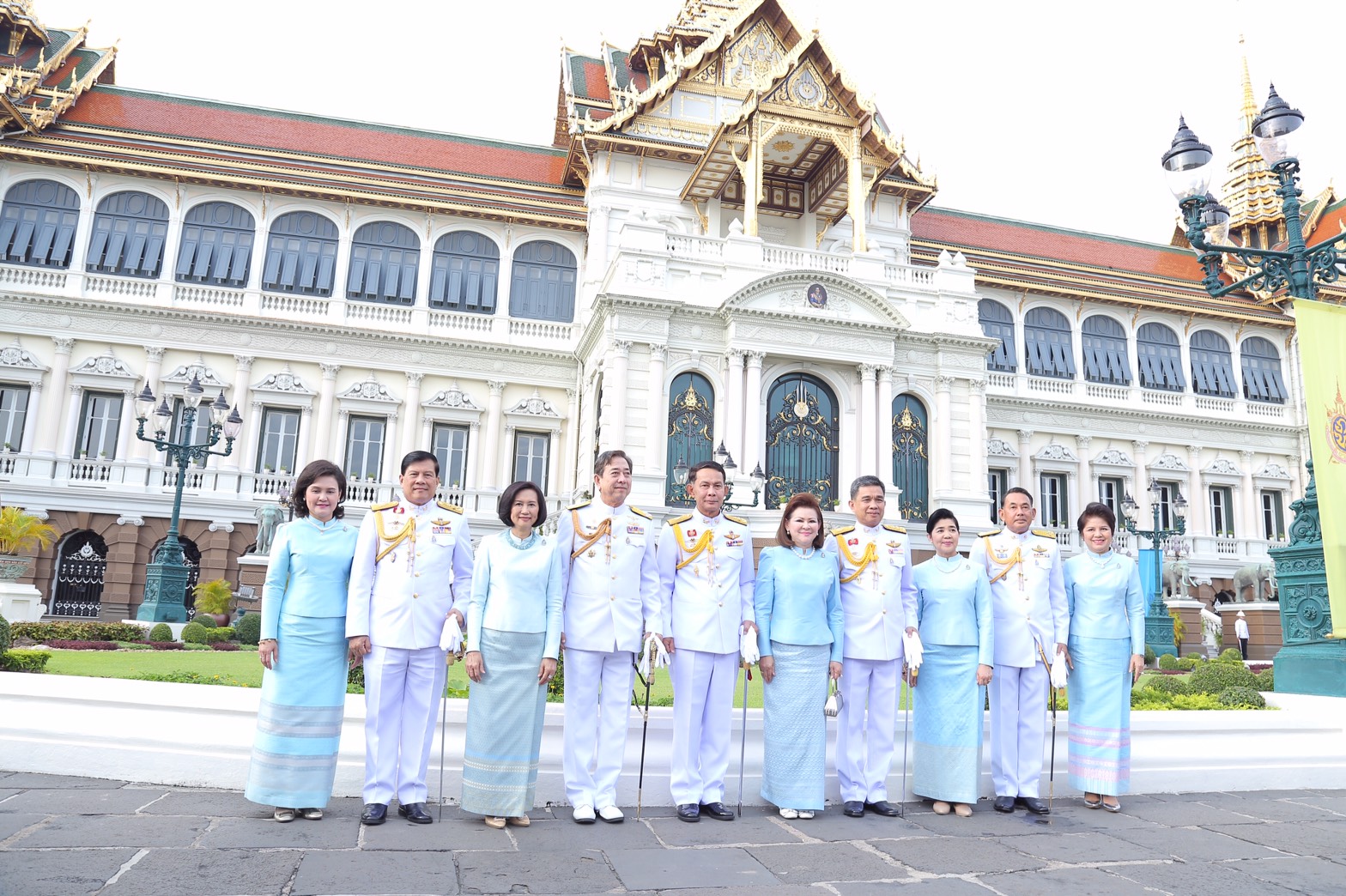 128 ปลัดกระทรวงกลาโหม และนายกสมาคมภริยาฯ นำหัวหน้าหน่วยขึ้นตรงและภริยาร่วมลงนามถวายพระพร สมเด็จพระนางเจ้าฯ พระบรมราชินีนาถ