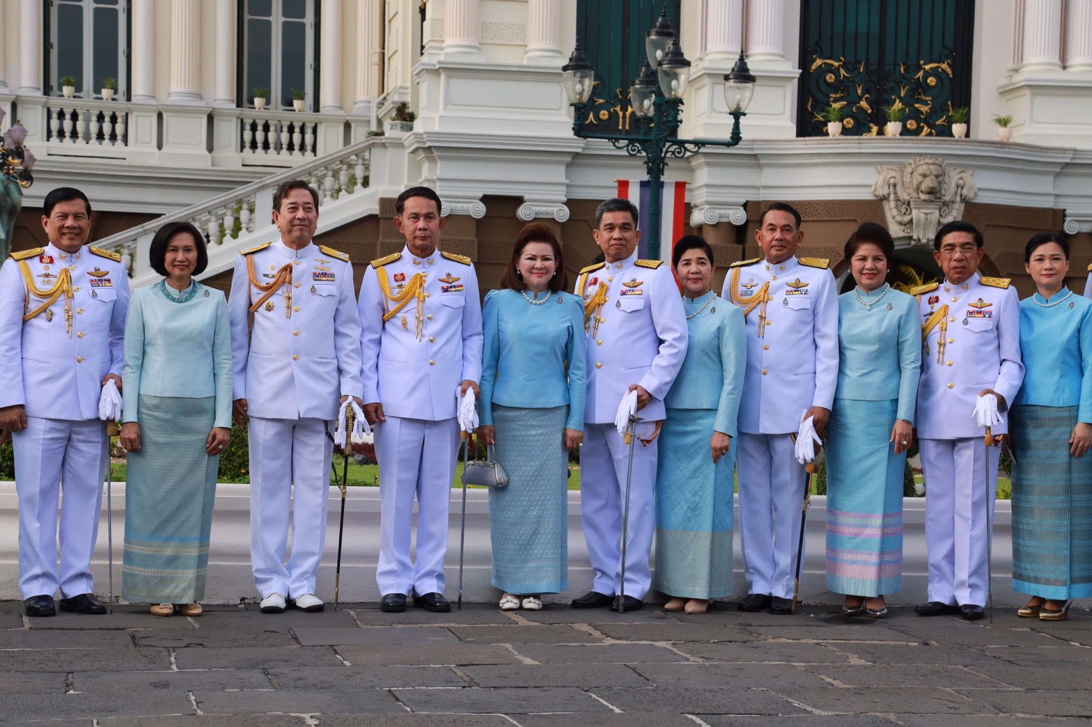 128 ปลัดกระทรวงกลาโหม และนายกสมาคมภริยาฯ นำหัวหน้าหน่วยขึ้นตรงและภริยาร่วมลงนามถวายพระพร สมเด็จพระนางเจ้าฯ พระบรมราชินีนาถ