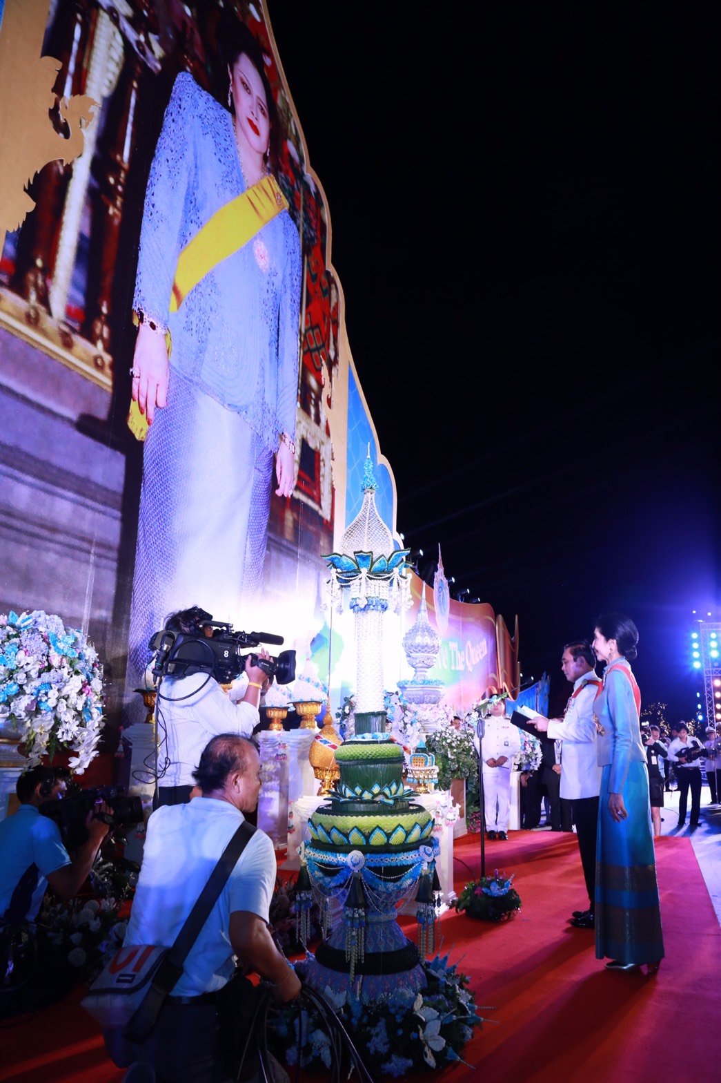 131 ปลัดกระทรวงกลาโหม และนายกสมาคมภริยาฯ ร่วมงานเฉลิมพระเกียรติ สมเด็จพระนางเจ้าฯ พระบรมราชินีนาถ เนื่องในโอกาสพระราชพิธีมหามงคลเฉลิมพระชนมพรรษา ๗ รอบ ๑๒ สิงหาคม ๒๕๕๙
