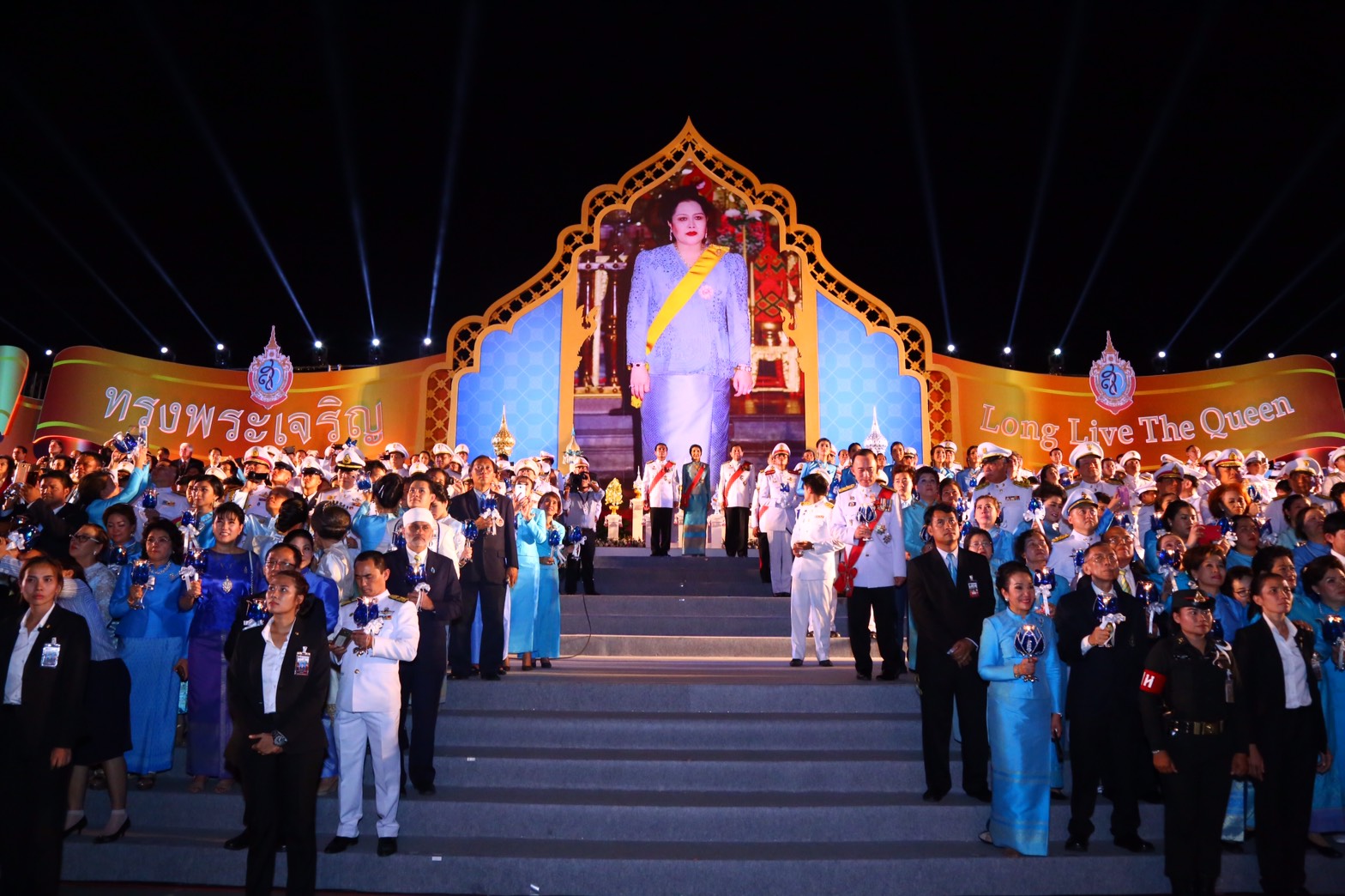 131 ปลัดกระทรวงกลาโหม และนายกสมาคมภริยาฯ ร่วมงานเฉลิมพระเกียรติ สมเด็จพระนางเจ้าฯ พระบรมราชินีนาถ เนื่องในโอกาสพระราชพิธีมหามงคลเฉลิมพระชนมพรรษา ๗ รอบ ๑๒ สิงหาคม ๒๕๕๙