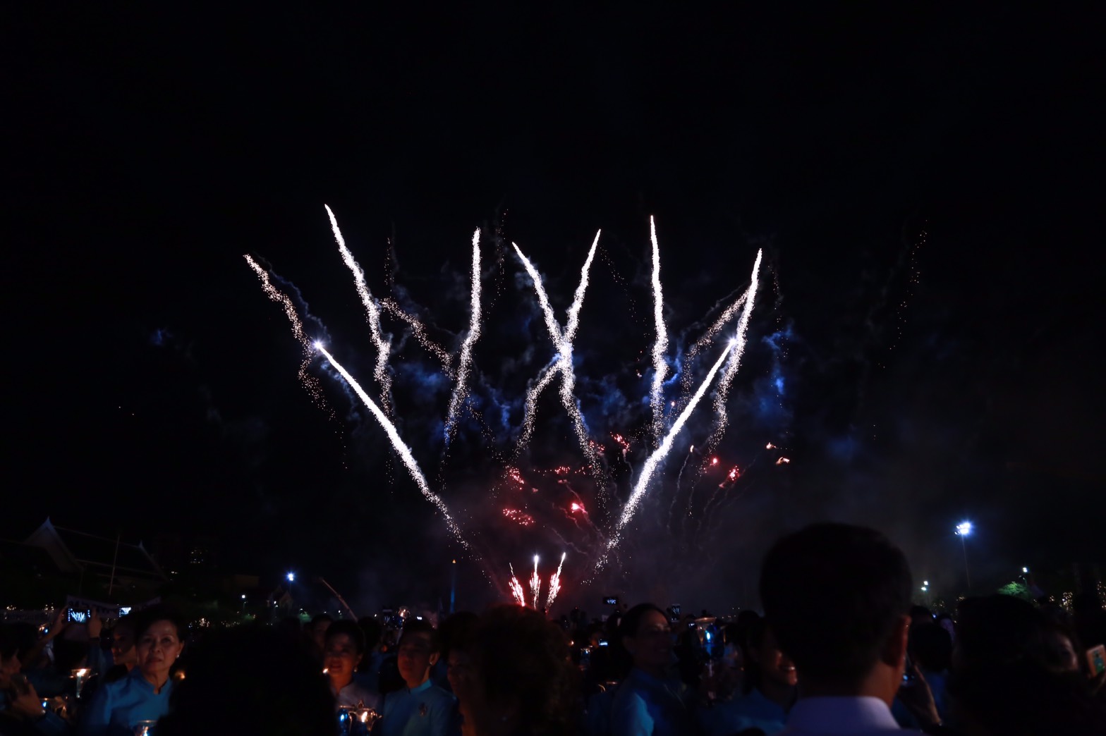 131 ปลัดกระทรวงกลาโหม และนายกสมาคมภริยาฯ ร่วมงานเฉลิมพระเกียรติ สมเด็จพระนางเจ้าฯ พระบรมราชินีนาถ เนื่องในโอกาสพระราชพิธีมหามงคลเฉลิมพระชนมพรรษา ๗ รอบ ๑๒ สิงหาคม ๒๕๕๙