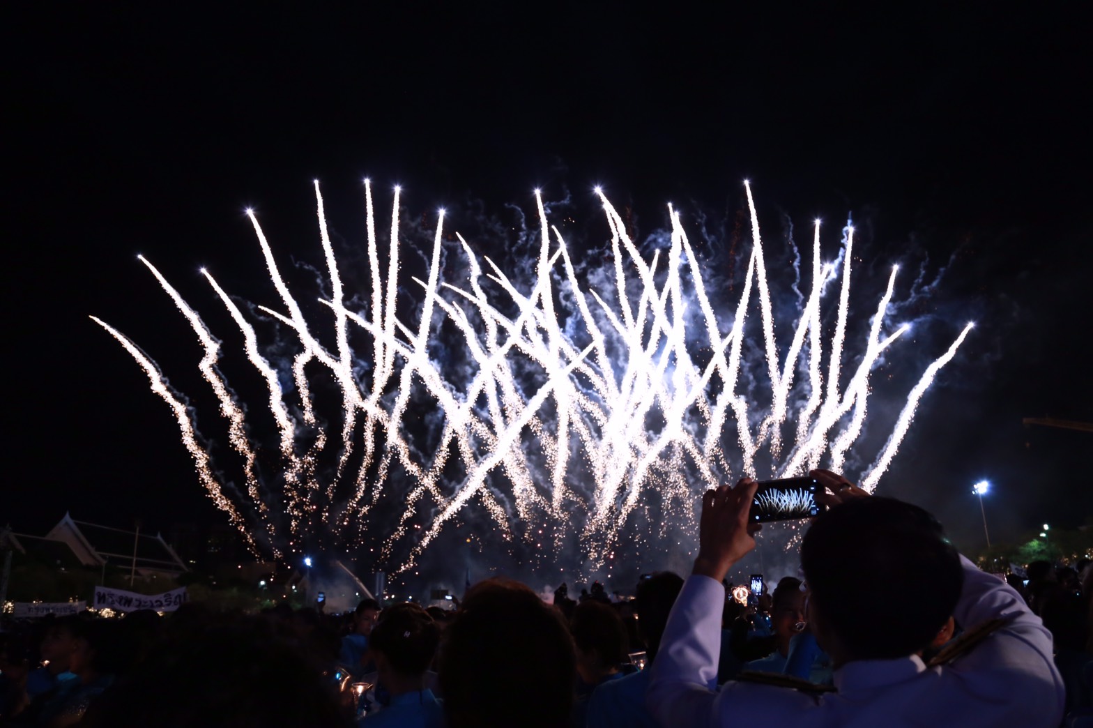 131 ปลัดกระทรวงกลาโหม และนายกสมาคมภริยาฯ ร่วมงานเฉลิมพระเกียรติ สมเด็จพระนางเจ้าฯ พระบรมราชินีนาถ เนื่องในโอกาสพระราชพิธีมหามงคลเฉลิมพระชนมพรรษา ๗ รอบ ๑๒ สิงหาคม ๒๕๕๙