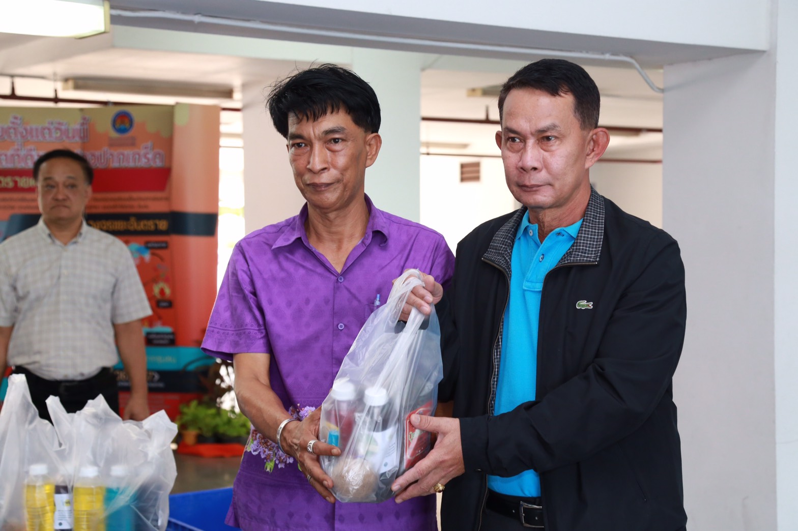136 ปลัดกระทรวงกลาโหม และนายกสมาคมภริยาฯ ร่วมงานกิจกรรมของโครงการ "ครอบครัวอบอุ่นใจ สายใยกำลังพล รักษ์สุขภาพดีมีความสุข"