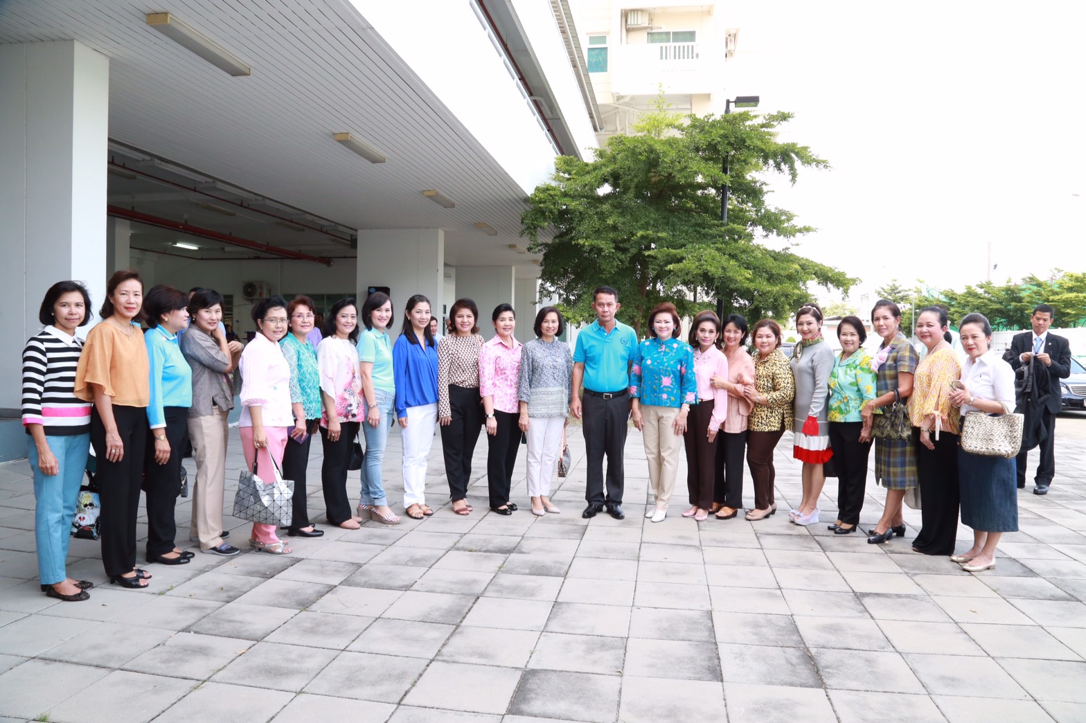 136 ปลัดกระทรวงกลาโหม และนายกสมาคมภริยาฯ ร่วมงานกิจกรรมของโครงการ "ครอบครัวอบอุ่นใจ สายใยกำลังพล รักษ์สุขภาพดีมีความสุข"