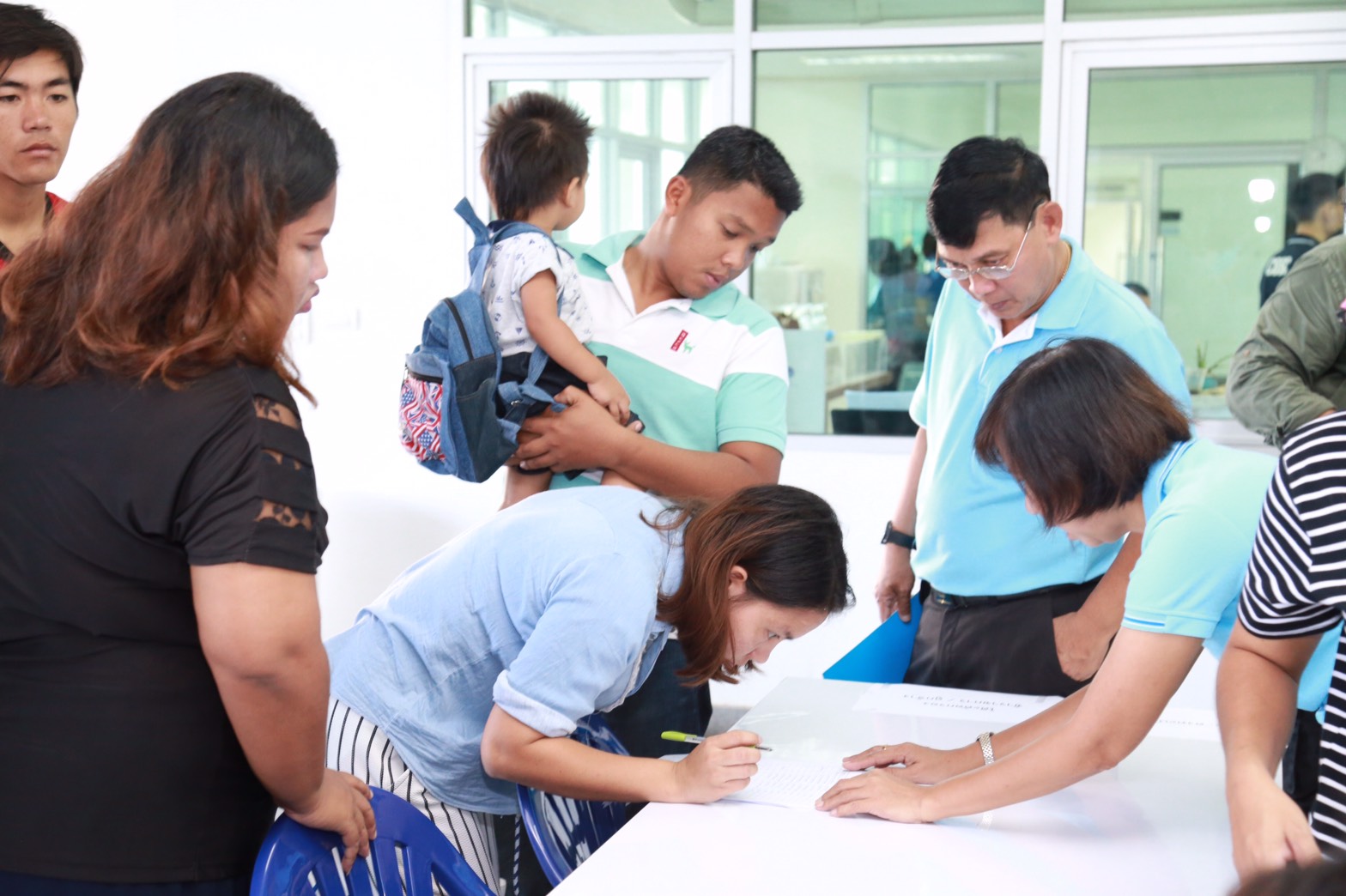 136 ปลัดกระทรวงกลาโหม และนายกสมาคมภริยาฯ ร่วมงานกิจกรรมของโครงการ "ครอบครัวอบอุ่นใจ สายใยกำลังพล รักษ์สุขภาพดีมีความสุข"