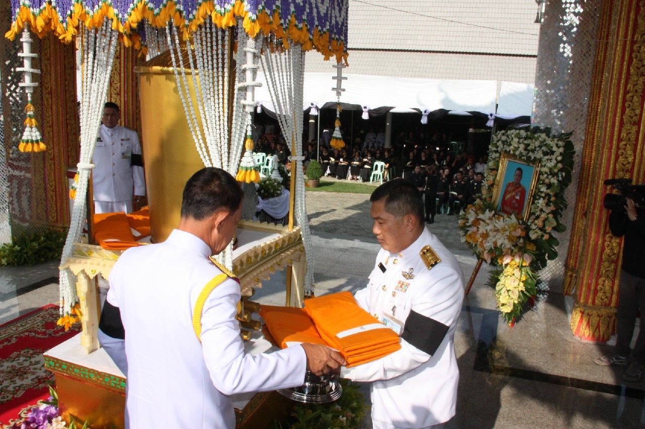 137 ปลัดกระทรวงกลาโหม พร้อมด้วยนายกสมาคมภริยาฯ ร่วมในพิธีพระราชทานเพลิงศพ ผู้บัญชาการกองพลทหารราบที่ 4 ณ ฌาปนสถานวัดลัฏฐิวัน อ.แม่ริม จ.เชียงใหม่