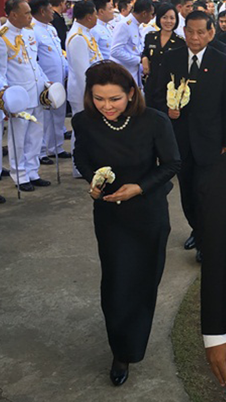 137 ปลัดกระทรวงกลาโหม พร้อมด้วยนายกสมาคมภริยาฯ ร่วมในพิธีพระราชทานเพลิงศพ ผู้บัญชาการกองพลทหารราบที่ 4 ณ ฌาปนสถานวัดลัฏฐิวัน อ.แม่ริม จ.เชียงใหม่