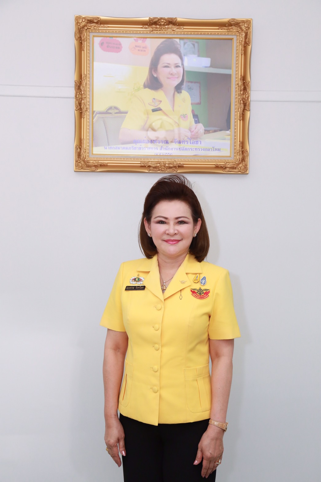 139 นายกสมาคมภริยาฯ มอบเครื่องคอมพิวเตอร์ให้ศูนย์การเรียนรู้ อาคารพักอาศัยพื้นที่ถนนแจ้งวัฒนะ(อาคารนายทหารชั้นประทวน), อาคารพักอาศัยพื้นที่ถนนแจ้งวัฒนะ(อาคารนายทหารสัญญาบัตร) และอาคารพักอาศัยพื้นที่แขวงบางจาก