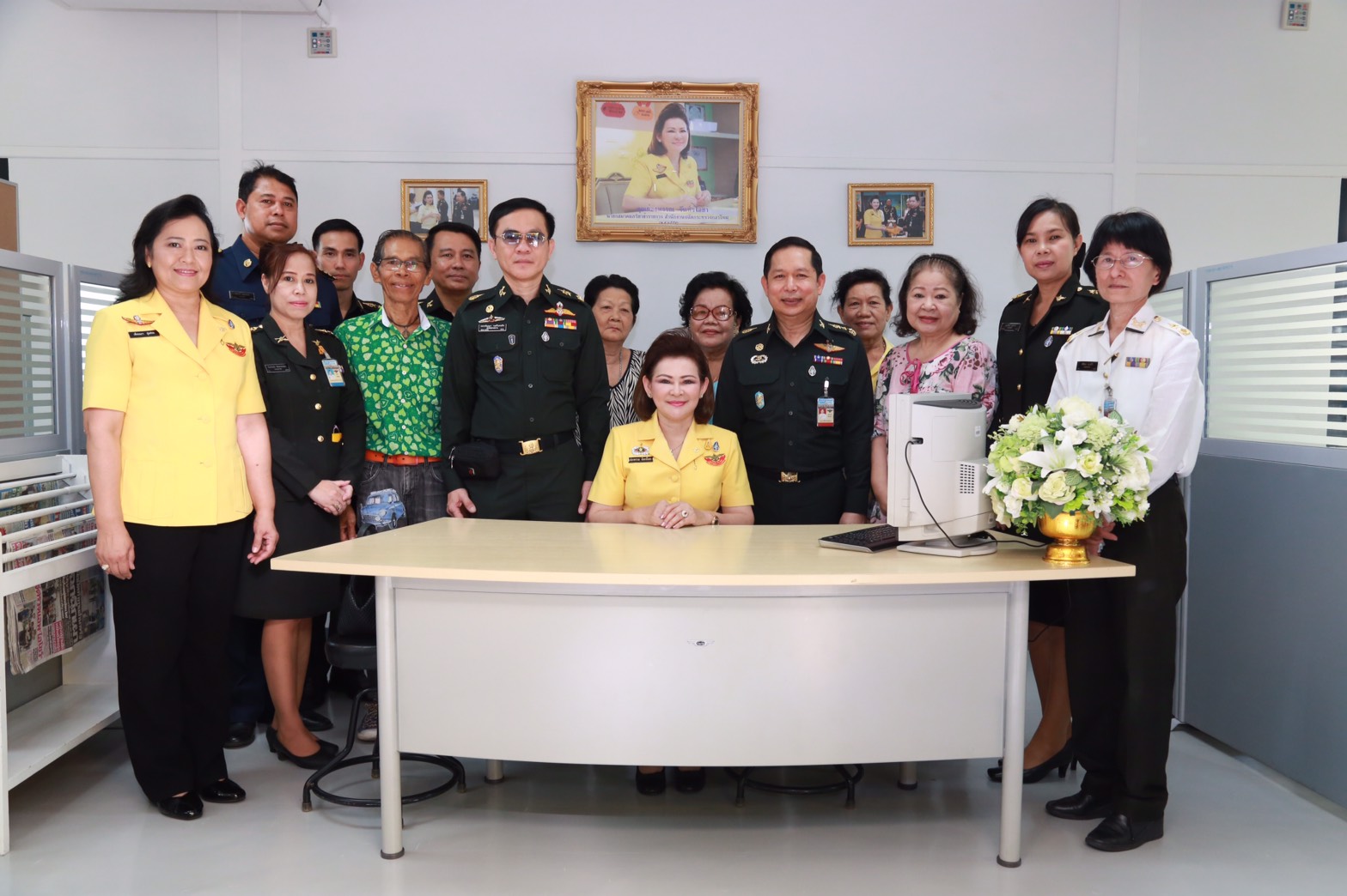 139 นายกสมาคมภริยาฯ มอบเครื่องคอมพิวเตอร์ให้ศูนย์การเรียนรู้ อาคารพักอาศัยพื้นที่ถนนแจ้งวัฒนะ(อาคารนายทหารชั้นประทวน), อาคารพักอาศัยพื้นที่ถนนแจ้งวัฒนะ(อาคารนายทหารสัญญาบัตร) และอาคารพักอาศัยพื้นที่แขวงบางจาก