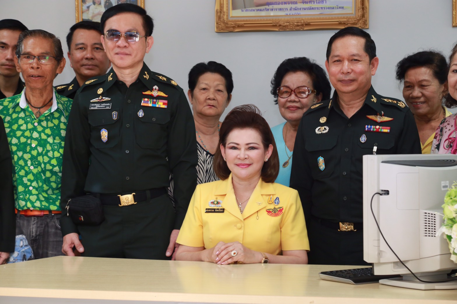 139 นายกสมาคมภริยาฯ มอบเครื่องคอมพิวเตอร์ให้ศูนย์การเรียนรู้ อาคารพักอาศัยพื้นที่ถนนแจ้งวัฒนะ(อาคารนายทหารชั้นประทวน), อาคารพักอาศัยพื้นที่ถนนแจ้งวัฒนะ(อาคารนายทหารสัญญาบัตร) และอาคารพักอาศัยพื้นที่แขวงบางจาก