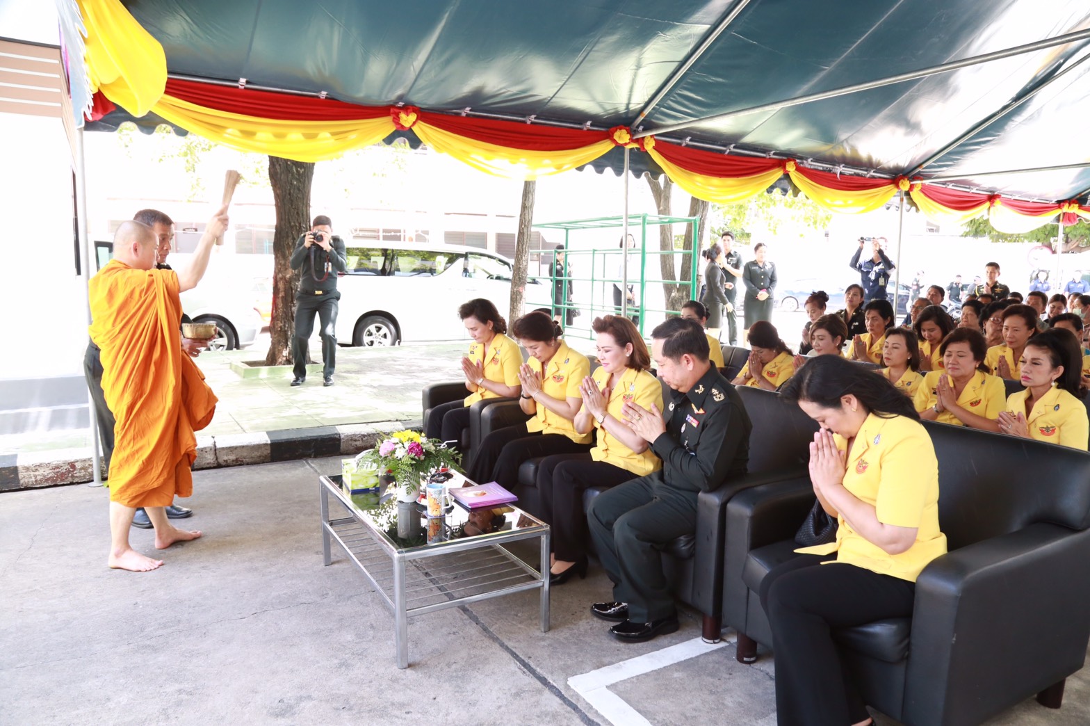 139 นายกสมาคมภริยาฯ มอบเครื่องคอมพิวเตอร์ให้ศูนย์การเรียนรู้ อาคารพักอาศัยพื้นที่ถนนแจ้งวัฒนะ(อาคารนายทหารชั้นประทวน), อาคารพักอาศัยพื้นที่ถนนแจ้งวัฒนะ(อาคารนายทหารสัญญาบัตร) และอาคารพักอาศัยพื้นที่แขวงบางจาก
