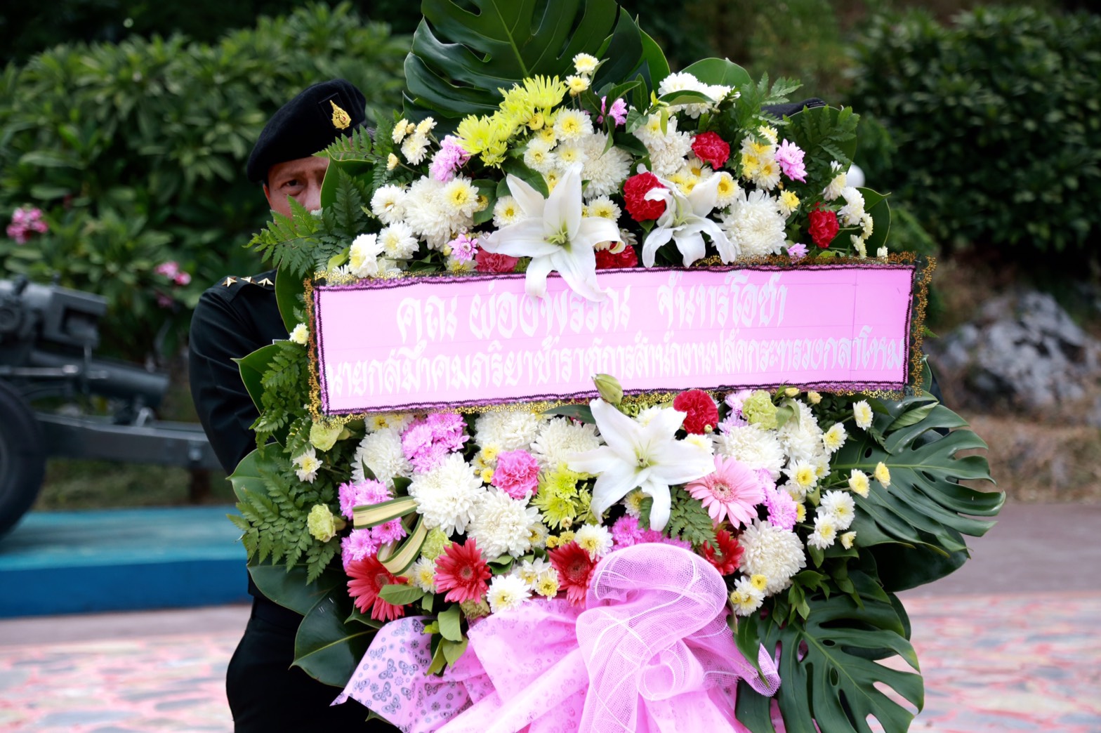 140 นายกสมาคมภริยาฯ นำคณะกรรมการสมาคมภริยาฯเข้าตรวจเยี่ยมโครงการ 4+1 ของสมาคมภริยาฯ ของ ศูนย์อำนวยการสร้างอาวุธ ศูนย์การอุตสาหกรรมป้องกันประเทศและพลังงานทหาร จังหวัดลพบุรี