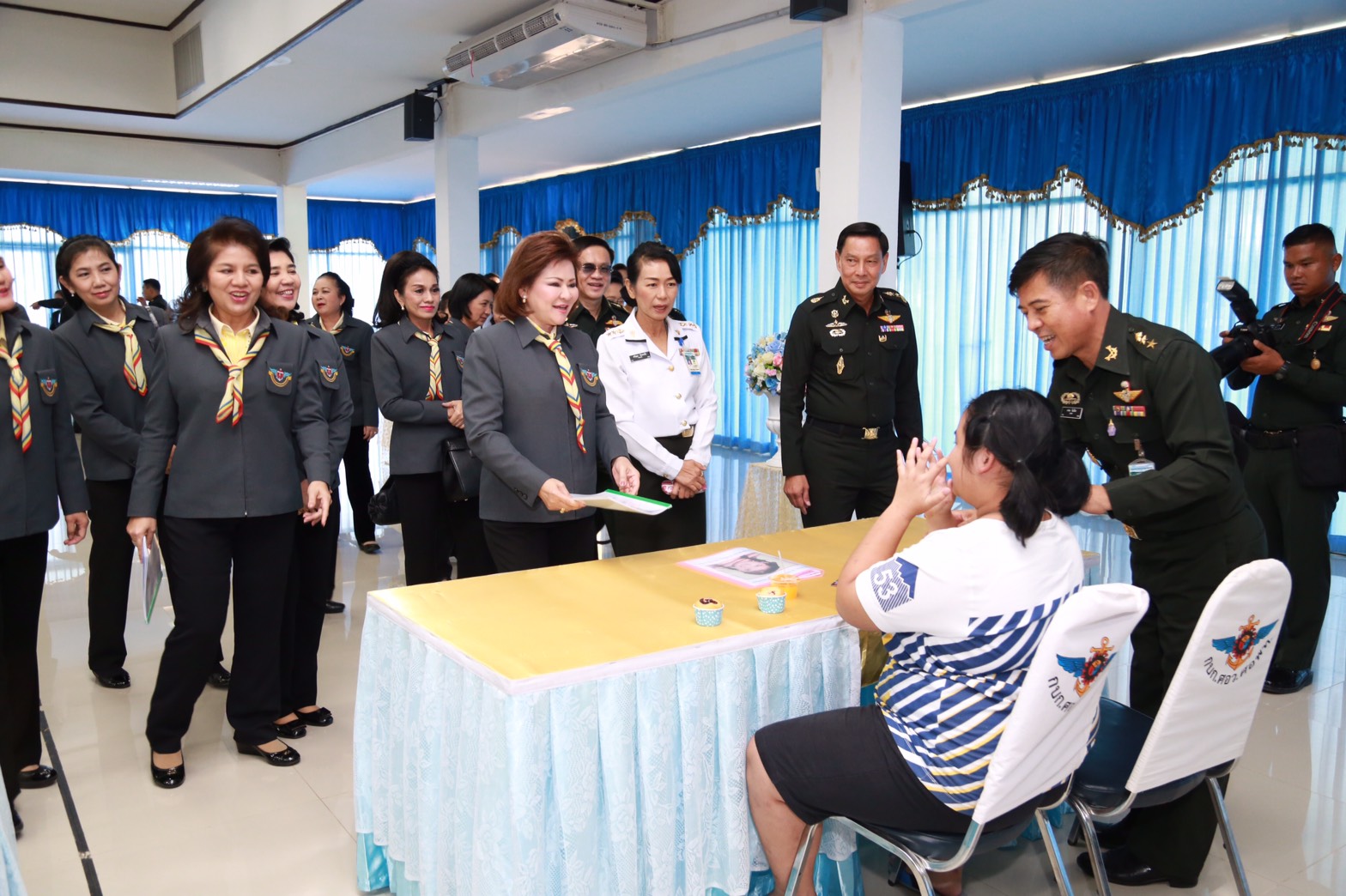 141 นายกสมาคมภริยาฯ นำคณะกรรมการสมาคมภริยาฯ เข้าเยี่ยมโครงการสานรัก สานฝัน รางวัลแด่น้อง ของ ศูนย...