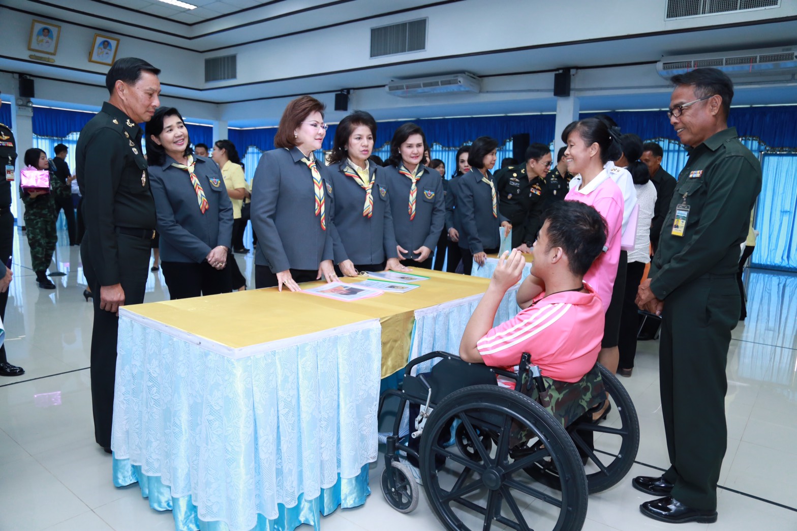 141 นายกสมาคมภริยาฯ นำคณะกรรมการสมาคมภริยาฯ เข้าเยี่ยมโครงการสานรัก สานฝัน รางวัลแด่น้อง ของ ศูนย์อำนวยการสร้างอาวุธ จังหวัดลพบุรี