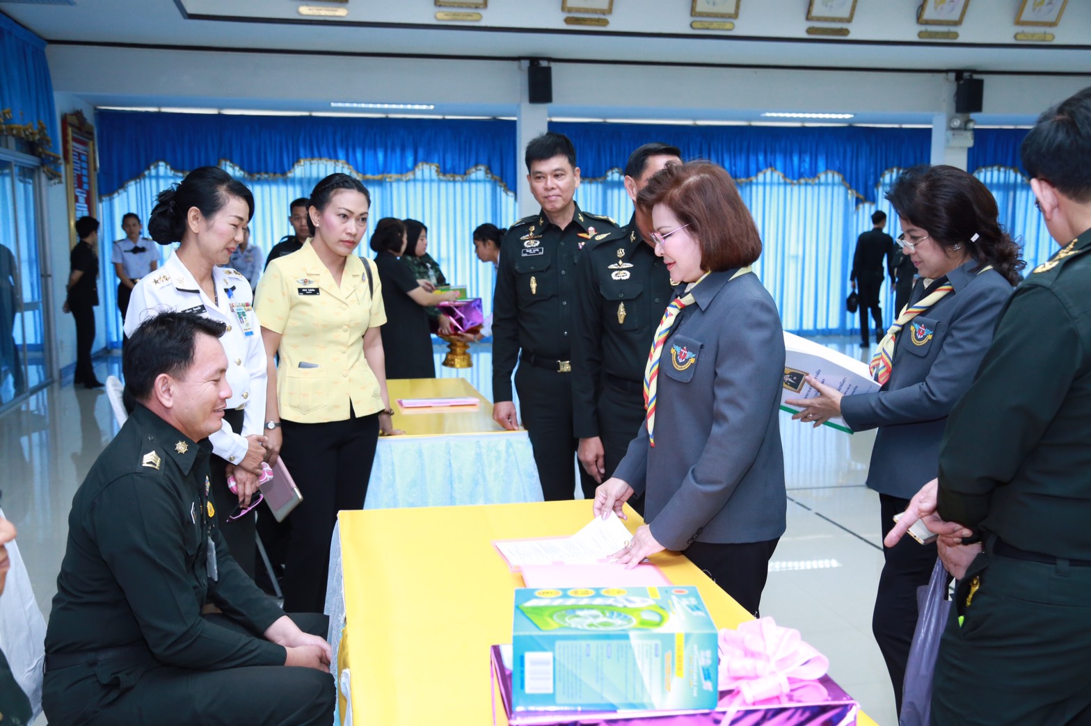 141 นายกสมาคมภริยาฯ นำคณะกรรมการสมาคมภริยาฯ เข้าเยี่ยมโครงการสานรัก สานฝัน รางวัลแด่น้อง ของ ศูนย์อำนวยการสร้างอาวุธ จังหวัดลพบุรี